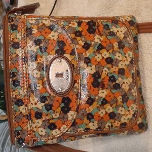 Fossil crossbody lightweight bag.